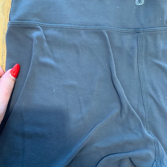 Aritzia Atmosphere TNAButter shorts - Picture 4 of 5